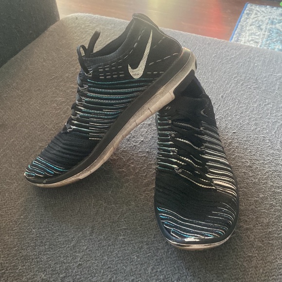 5.5 Nike women’s sneakers - Picture 2 of 3